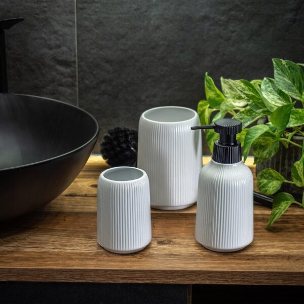 KADAX Badezimmer Set – Modernes Keramik Badzubehör in Weiß mit Seifenspender, Zahnbürstenhalter & WC-Bürste – Bild 9